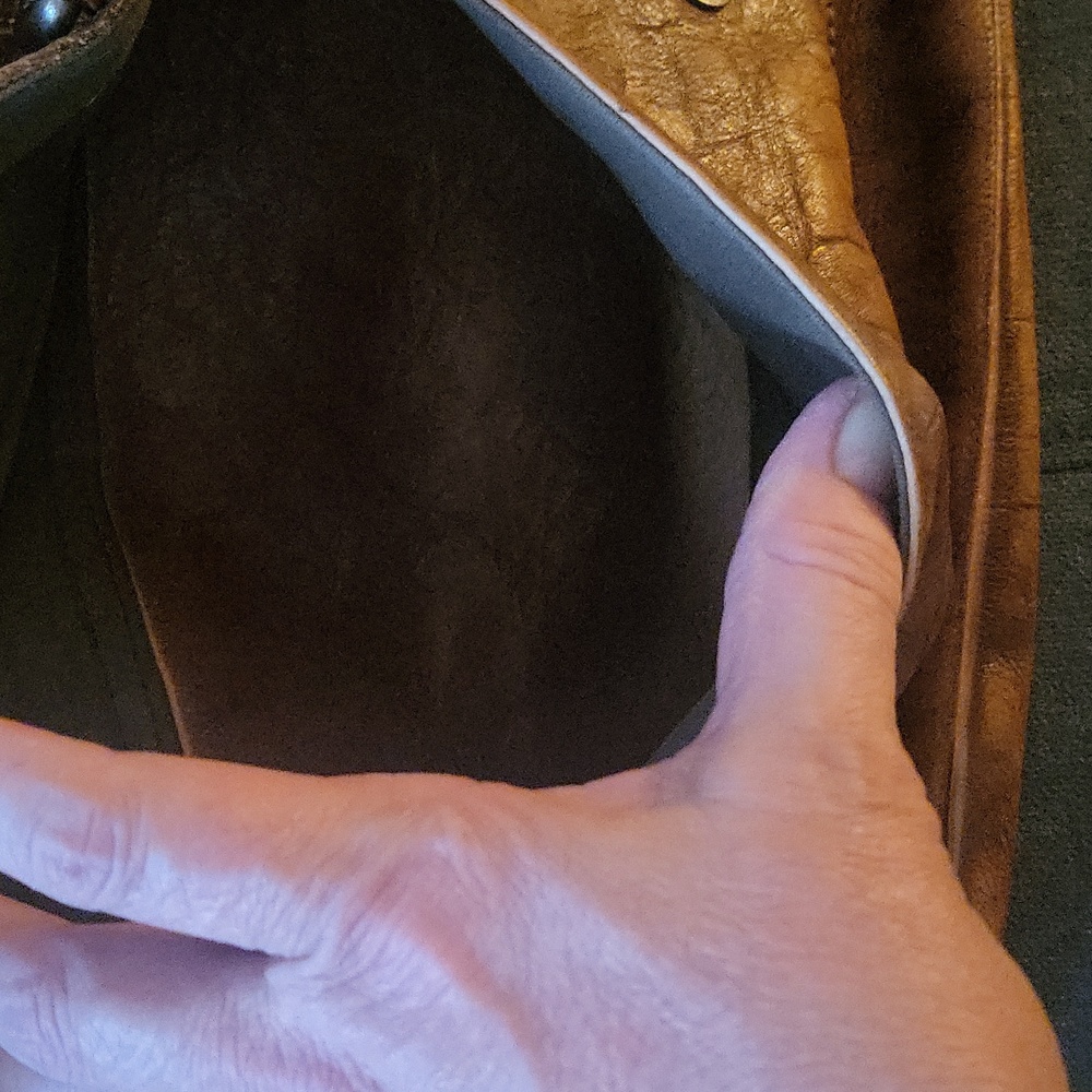 Gorgeous Leather Backpack - Picture 4 of 7